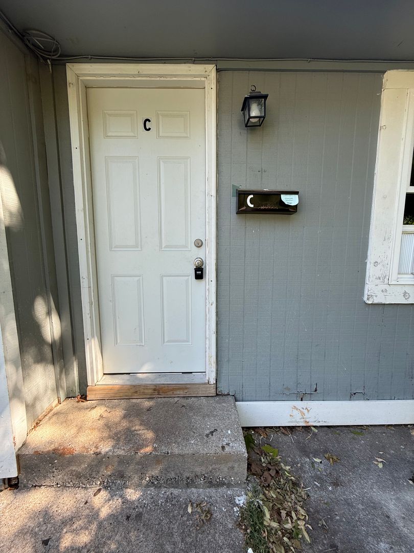 Springfield Apartment: 2352 N Kellett