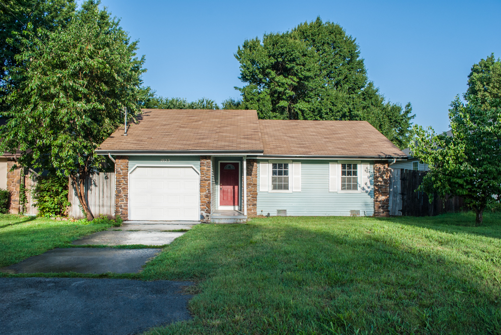 Springfield House: 1923 N Hillcrest Ave