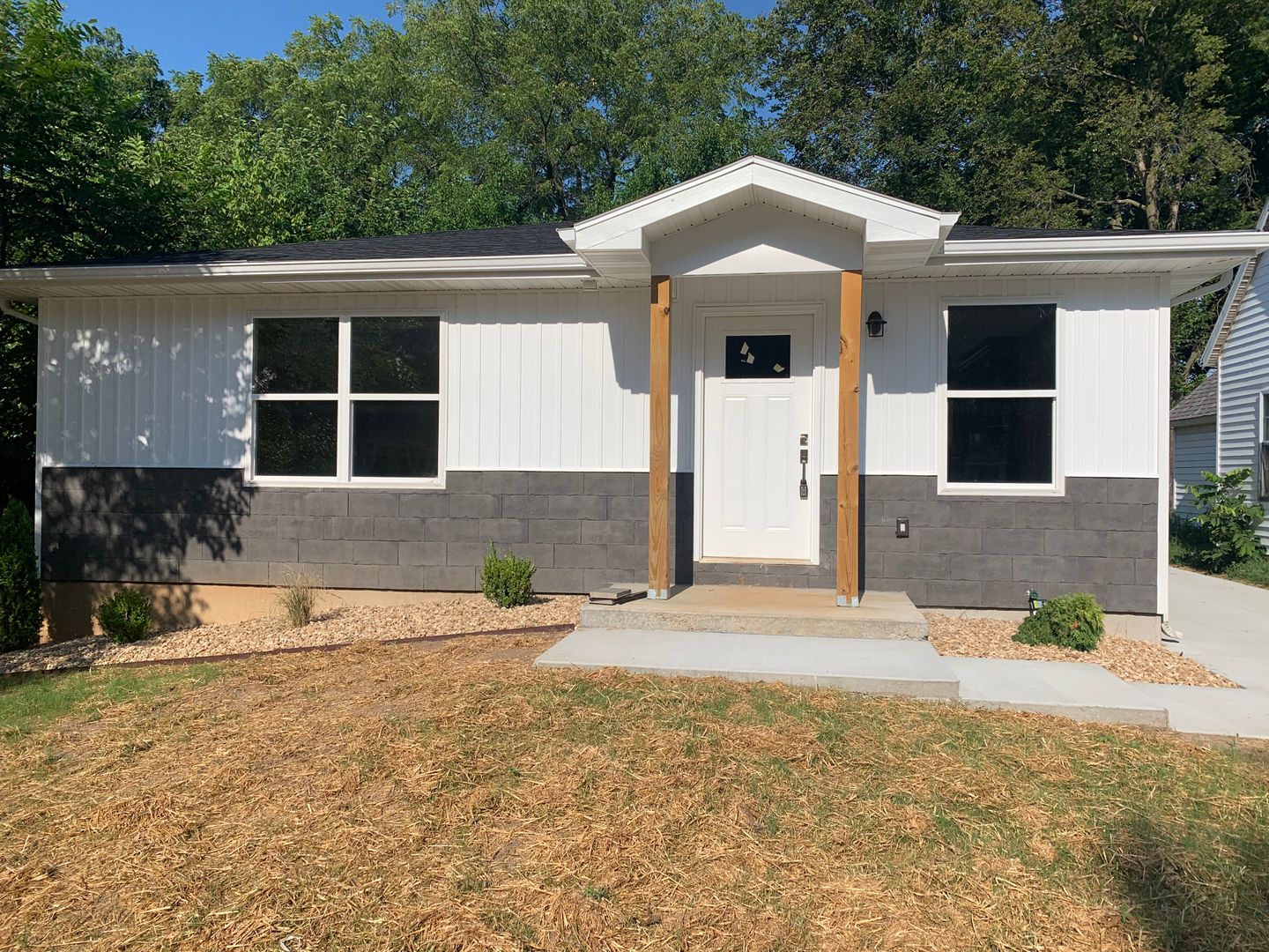 Springfield House: 1623 N Main