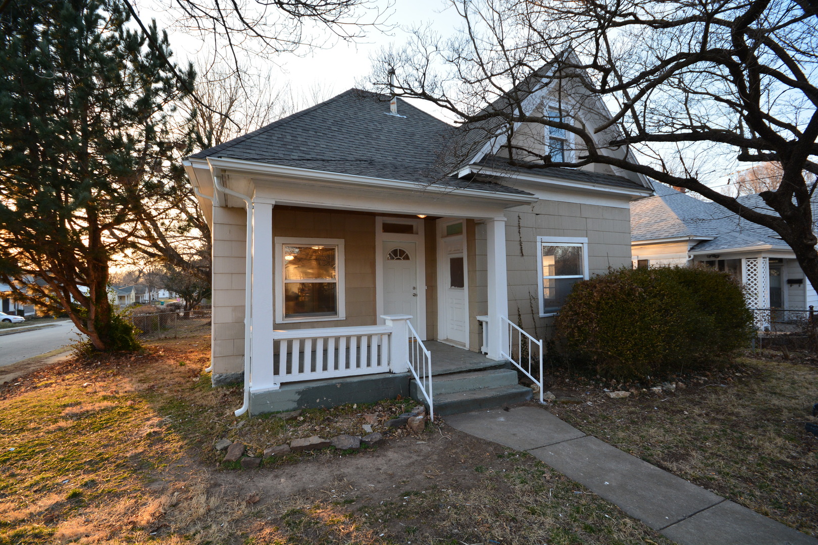 Springfield House: 627 S New Avenue