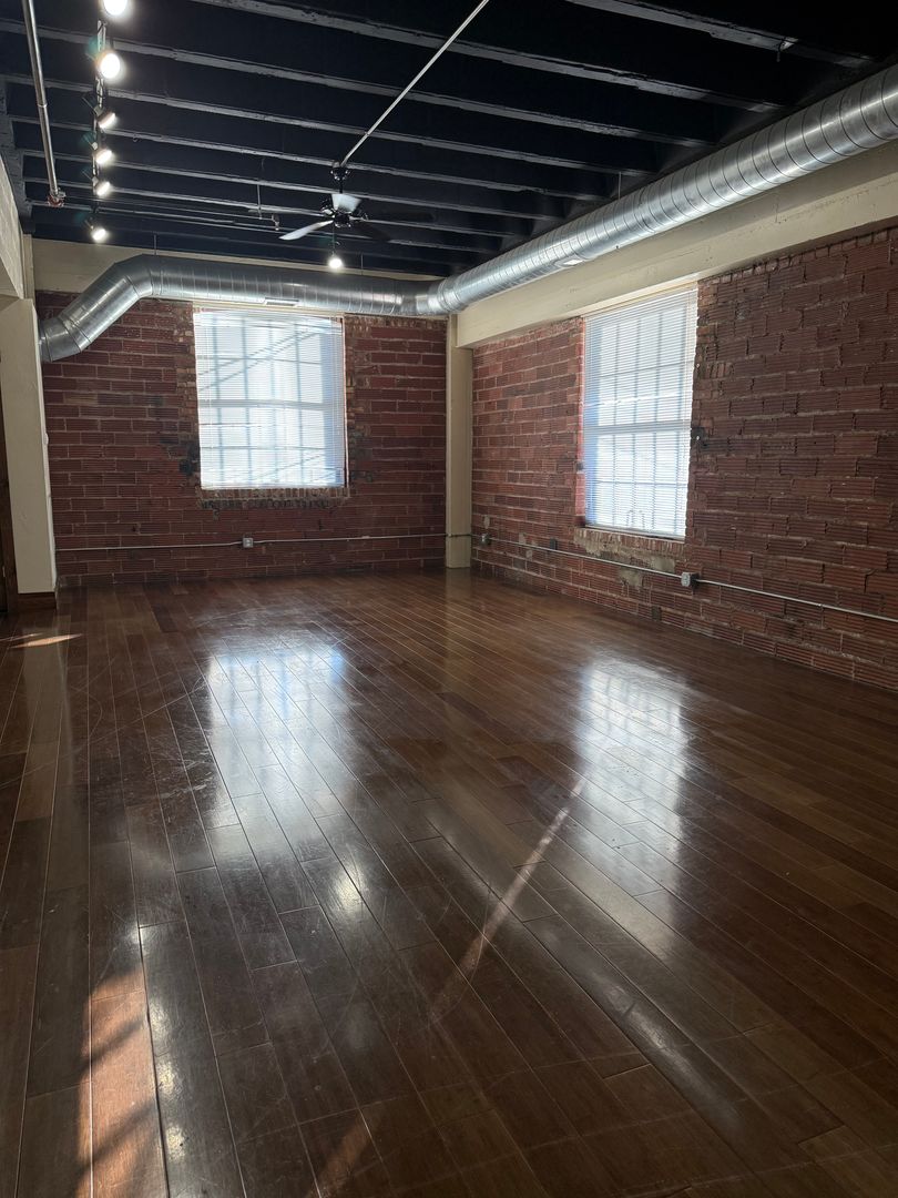 Springfield House: 213 W Olive # 208