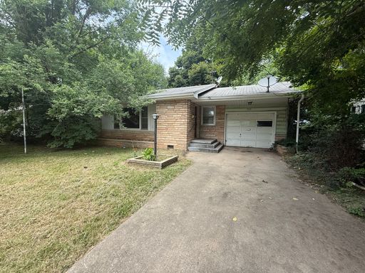 3 Bedroom 1 Bath with 1 Car Garage! – photo 1