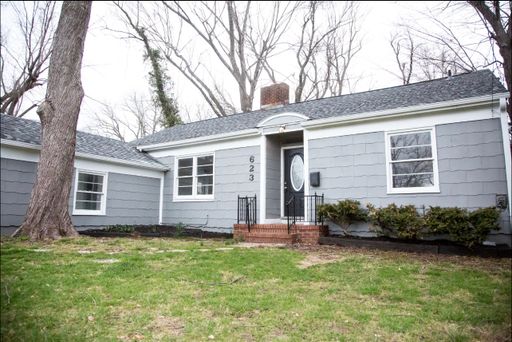 Completely remodeled 3-bedroom 2 full bathroom on over an acre lot – photo 1