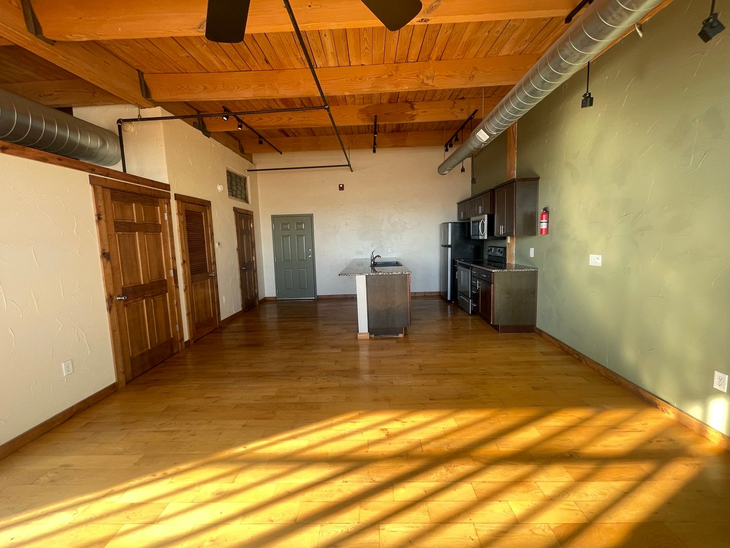 Springfield House: 601 N National #306