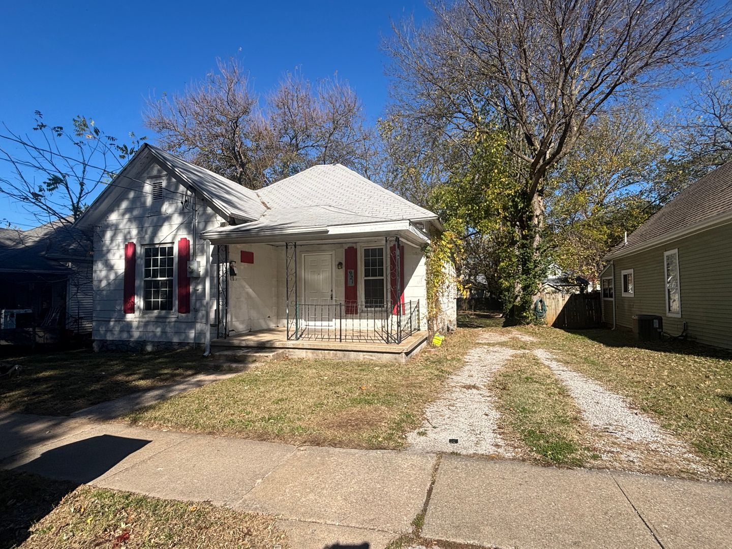 Springfield House: 921 W Harrison St