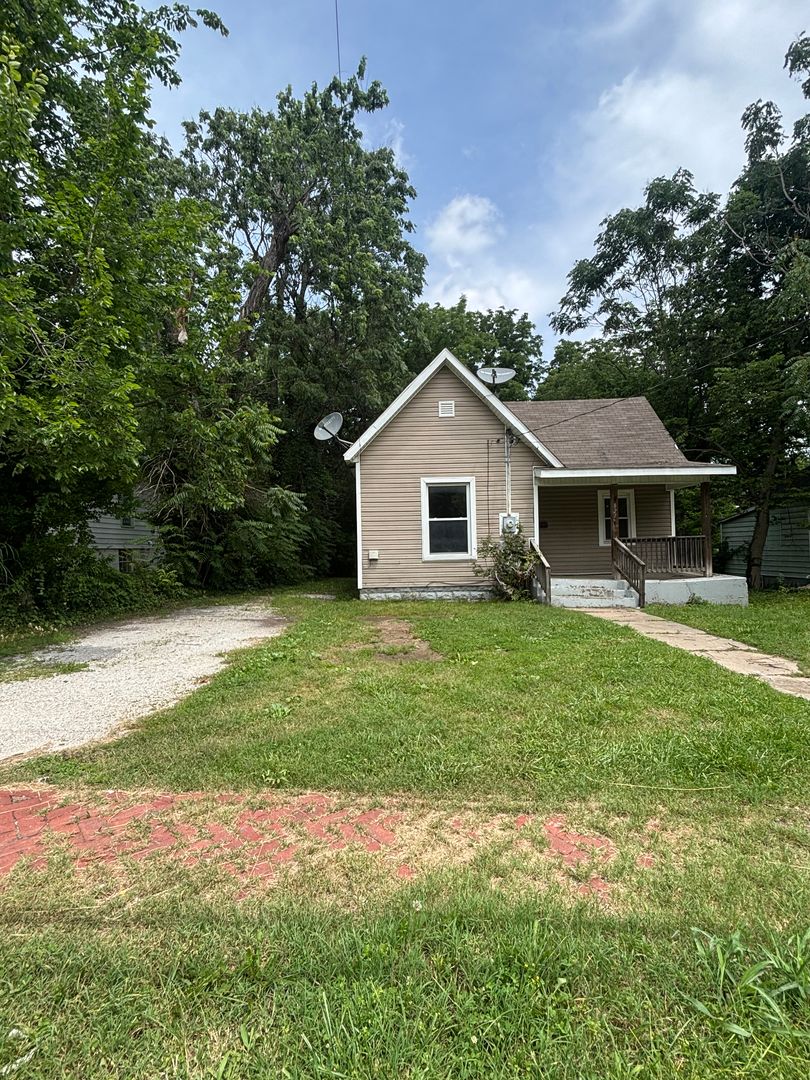 Springfield House: 827 E Dale Street