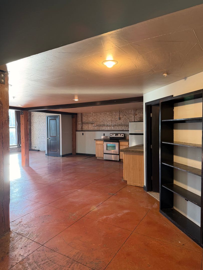 Springfield Apartment: 331 E Water St