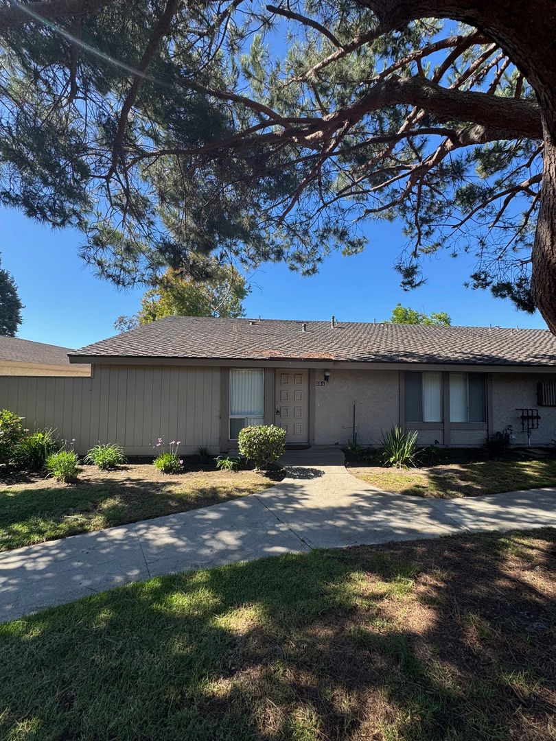 Orchard Lane Condo for Rent near the 101 Freeway