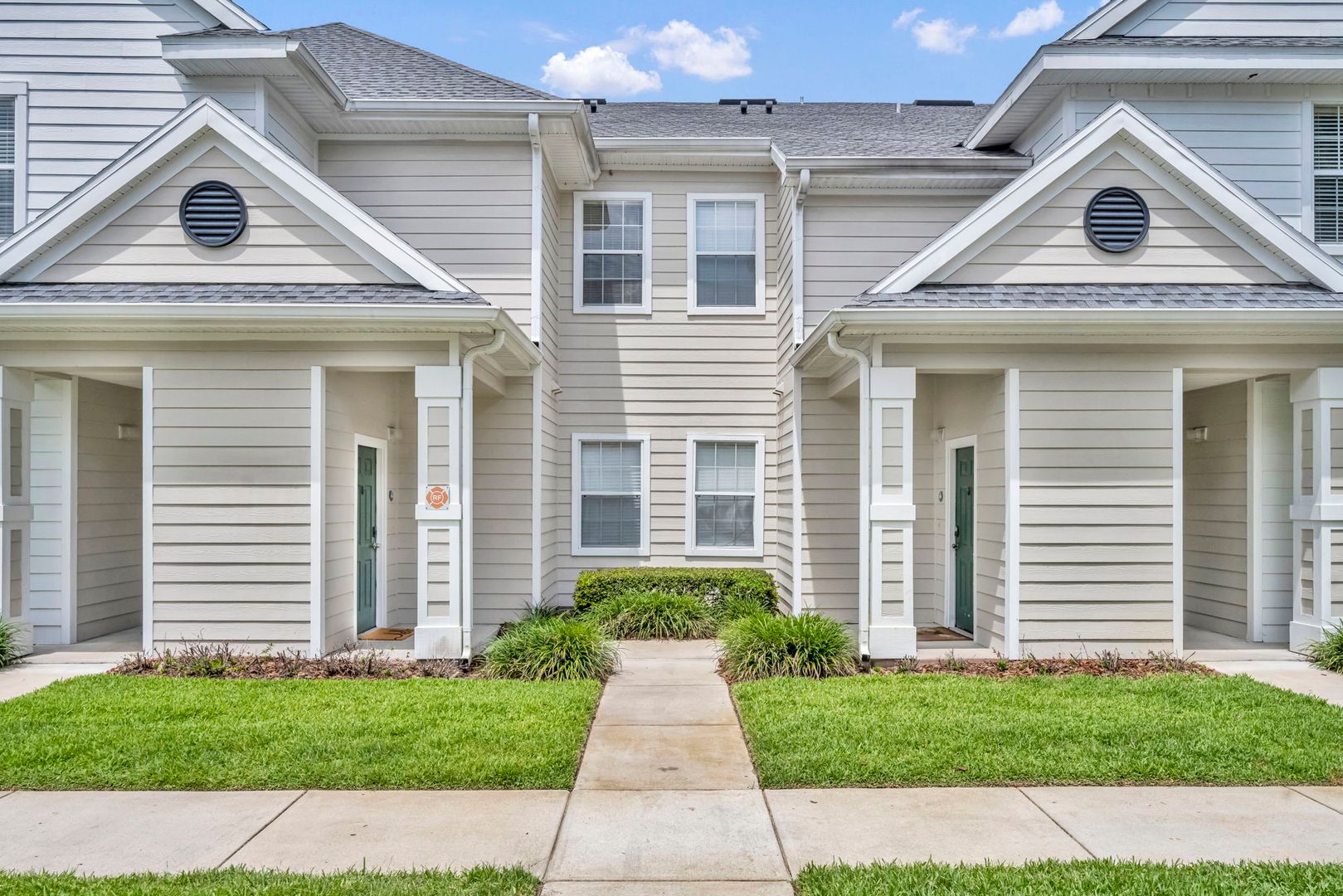 Winter Garden House: 200 Southern Pecan Cir