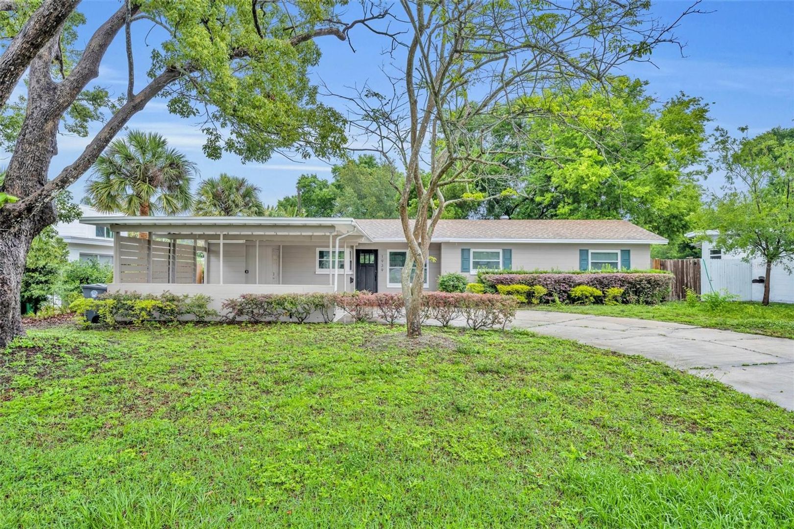 Winter Park House: 1939 Gunn Rd