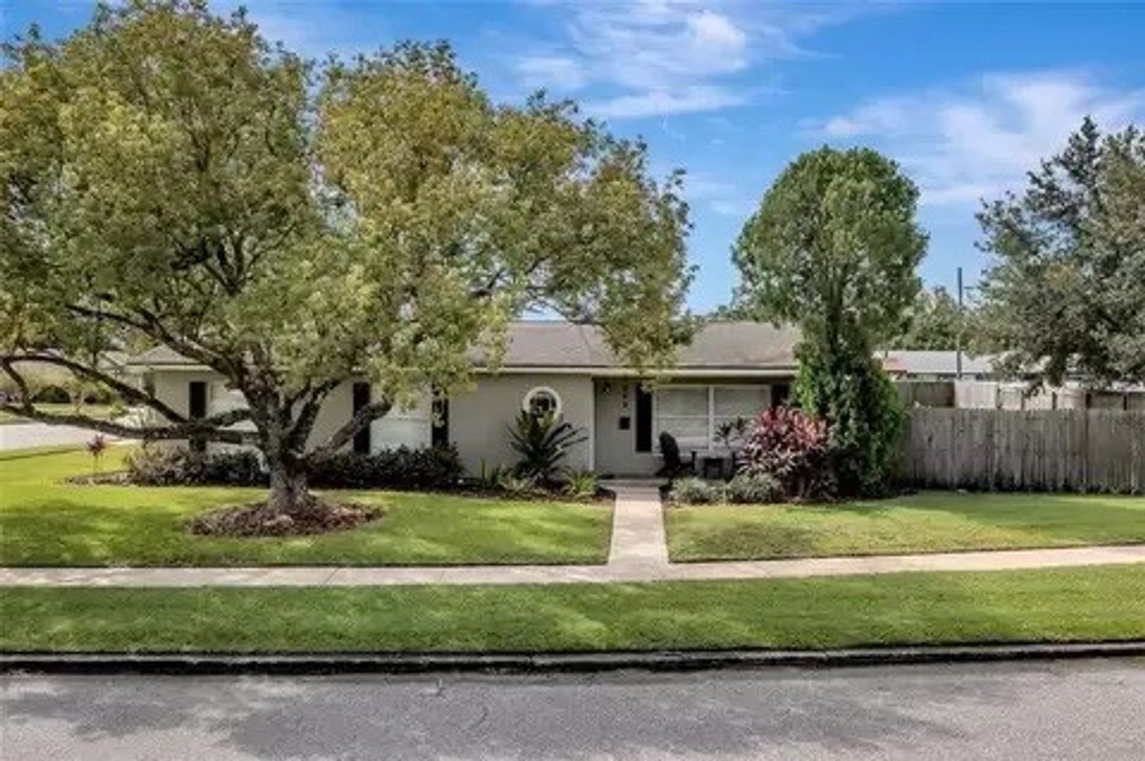 Winter Park House: 2862 Kings Deer Rd