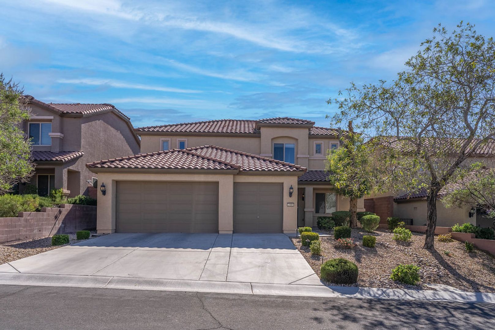 Henderson House: 2589 Chateau Clermont St