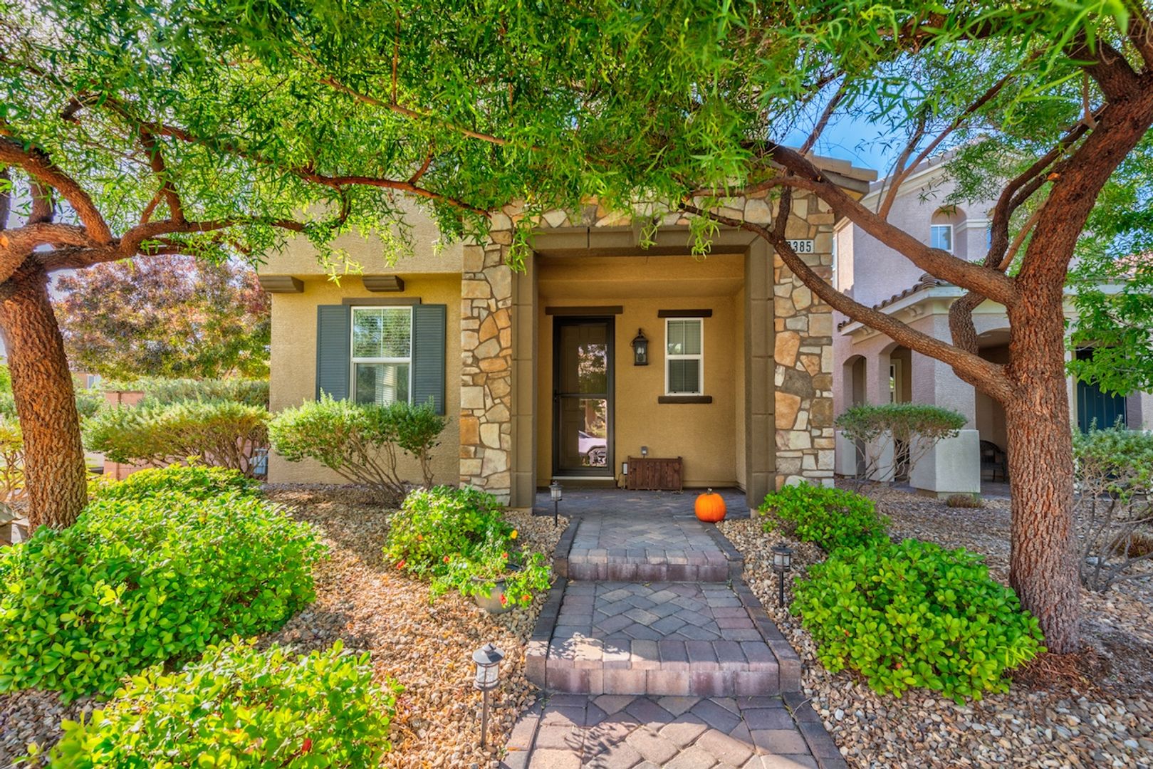 Henderson House: 2385 Via Barranca St