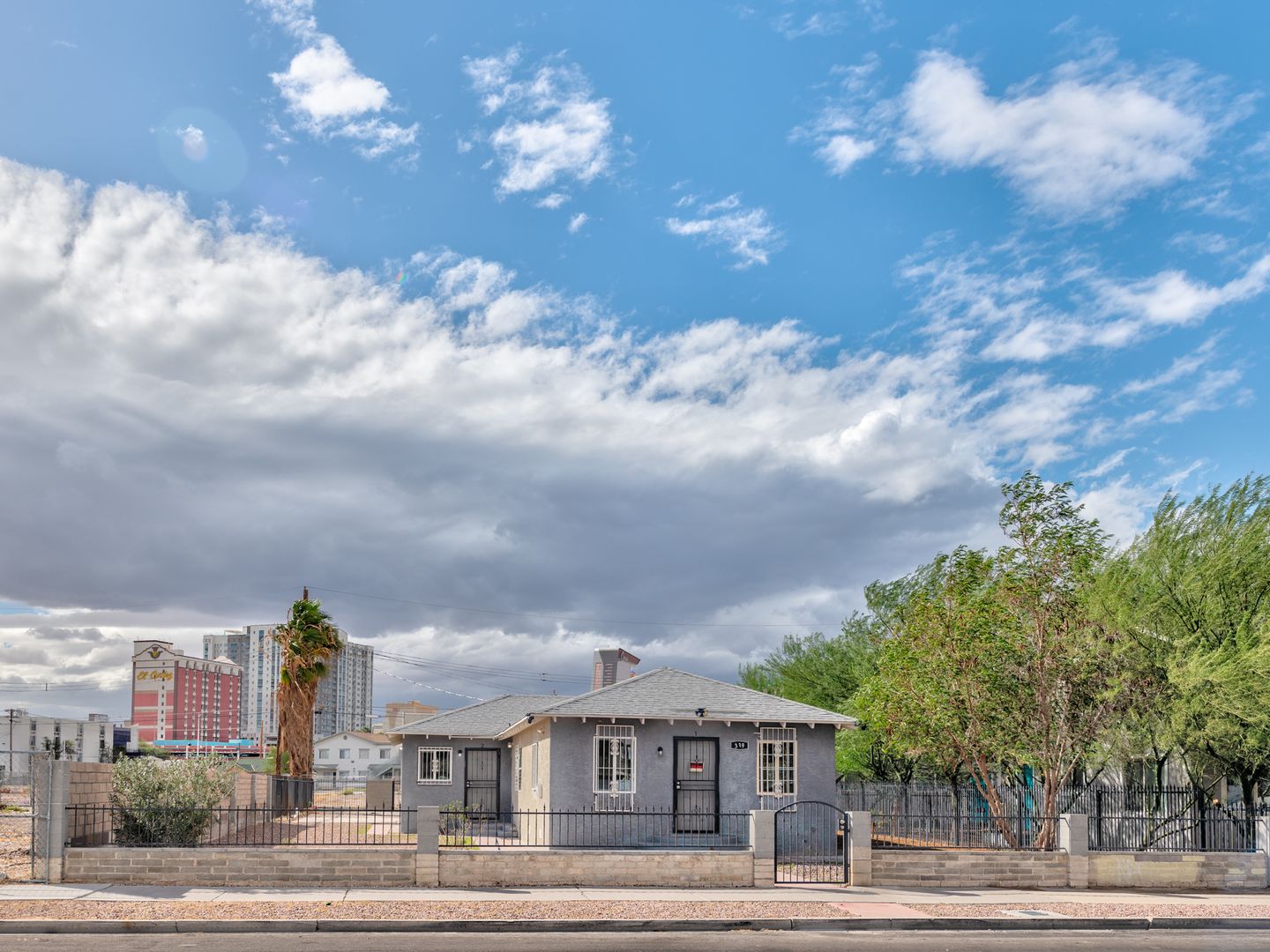 Las Vegas Apartment: 339 N. 10th St