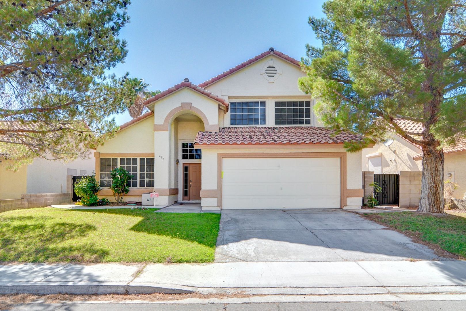 Henderson House: 217 S White Cloud Circle