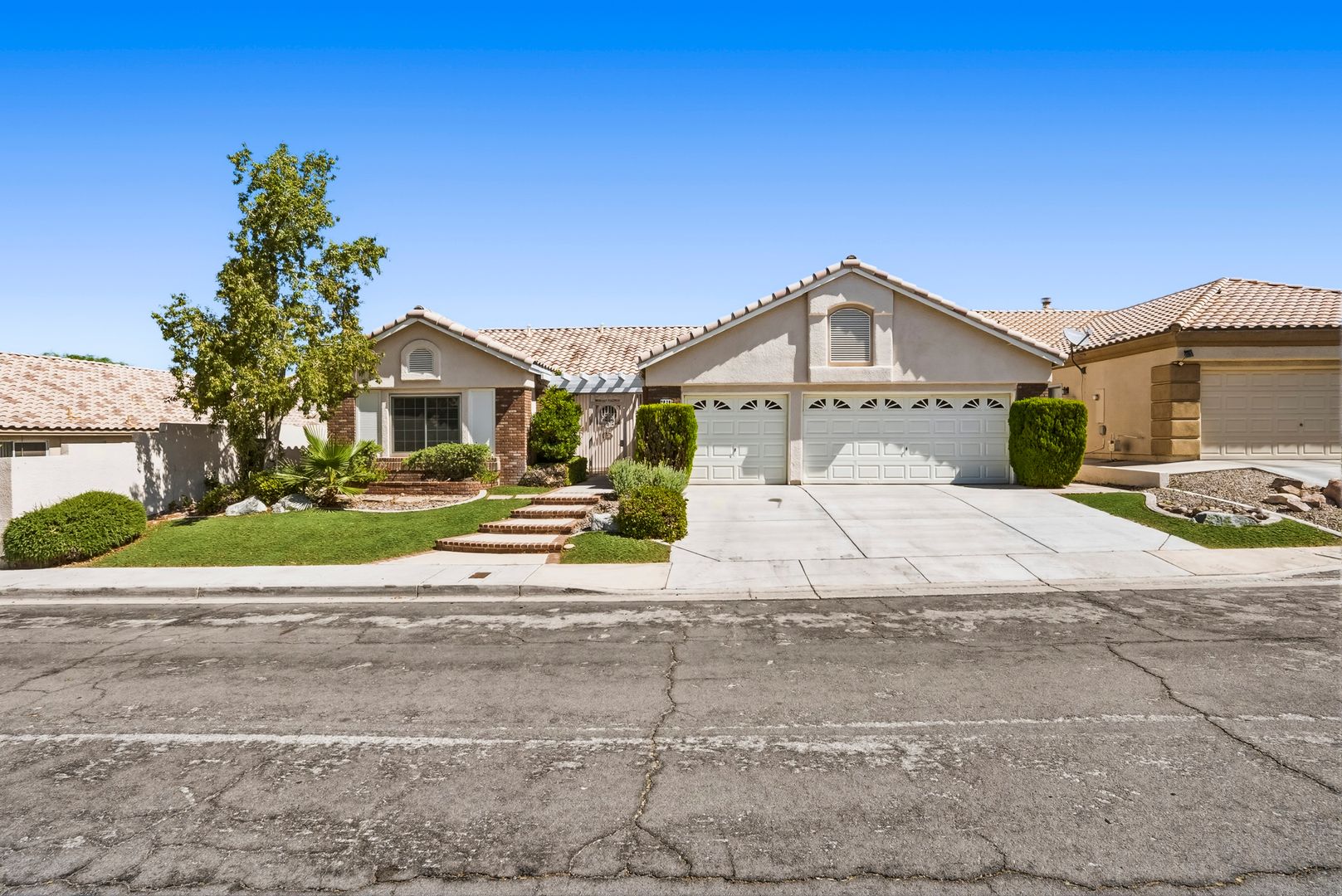 Henderson House: 2870 Deerwood Ct