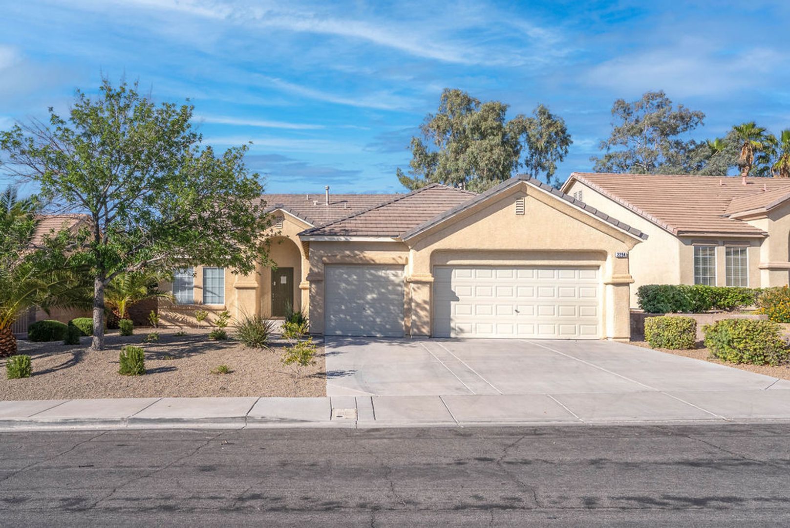 Henderson House: 2294 Tedesca Dr