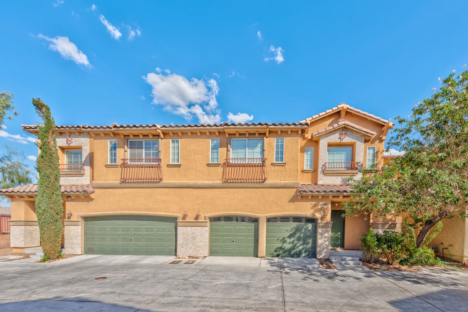 Henderson House: 1172 Via Trevi