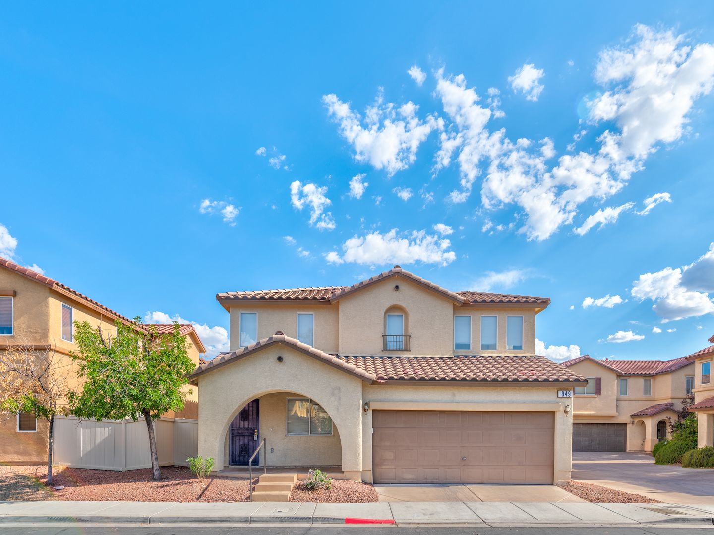Henderson House: 949 Medina De Leon Ave
