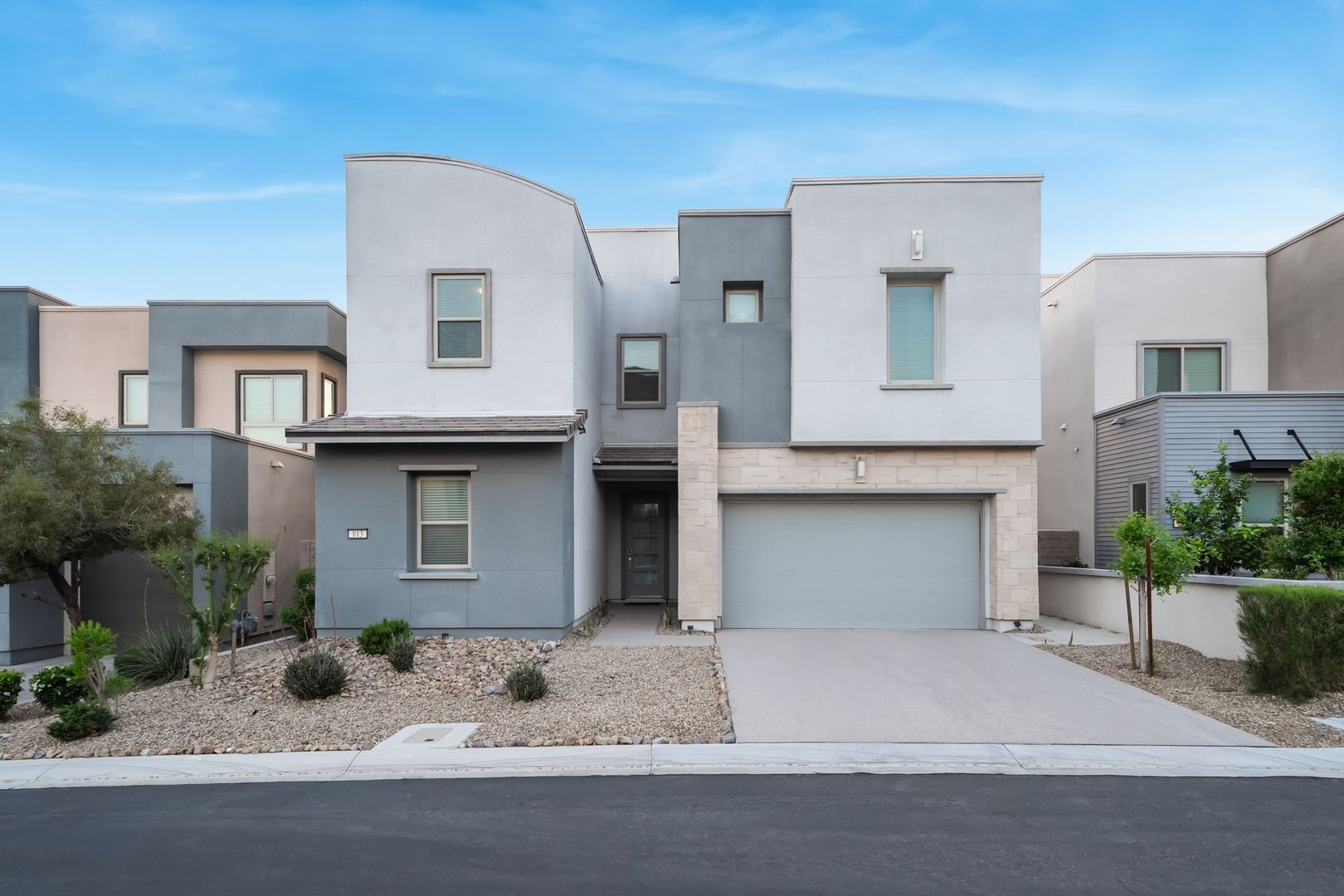 Henderson House: 813 Horizon Canyon Dr