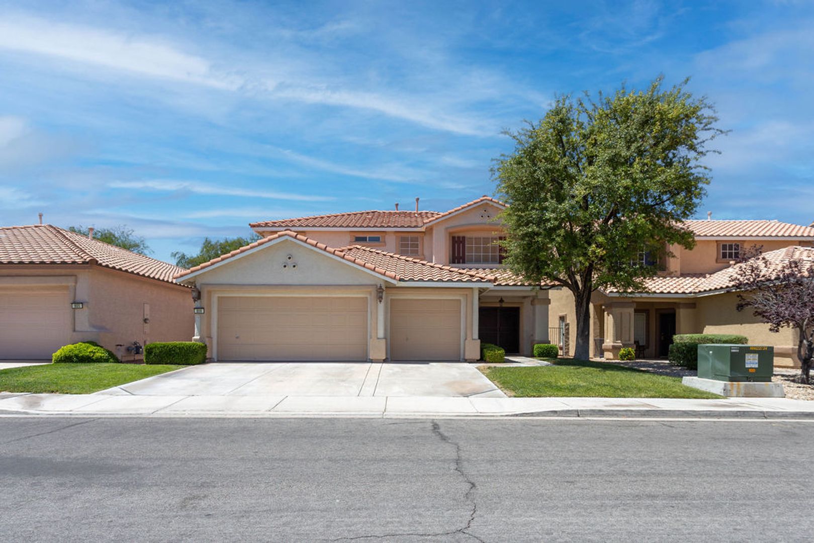 Las Vegas House: 809 Royal Birch Ln