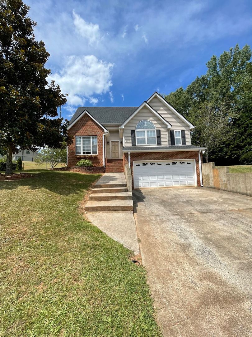 Bremen House: 1130 Stone Brook Lane
