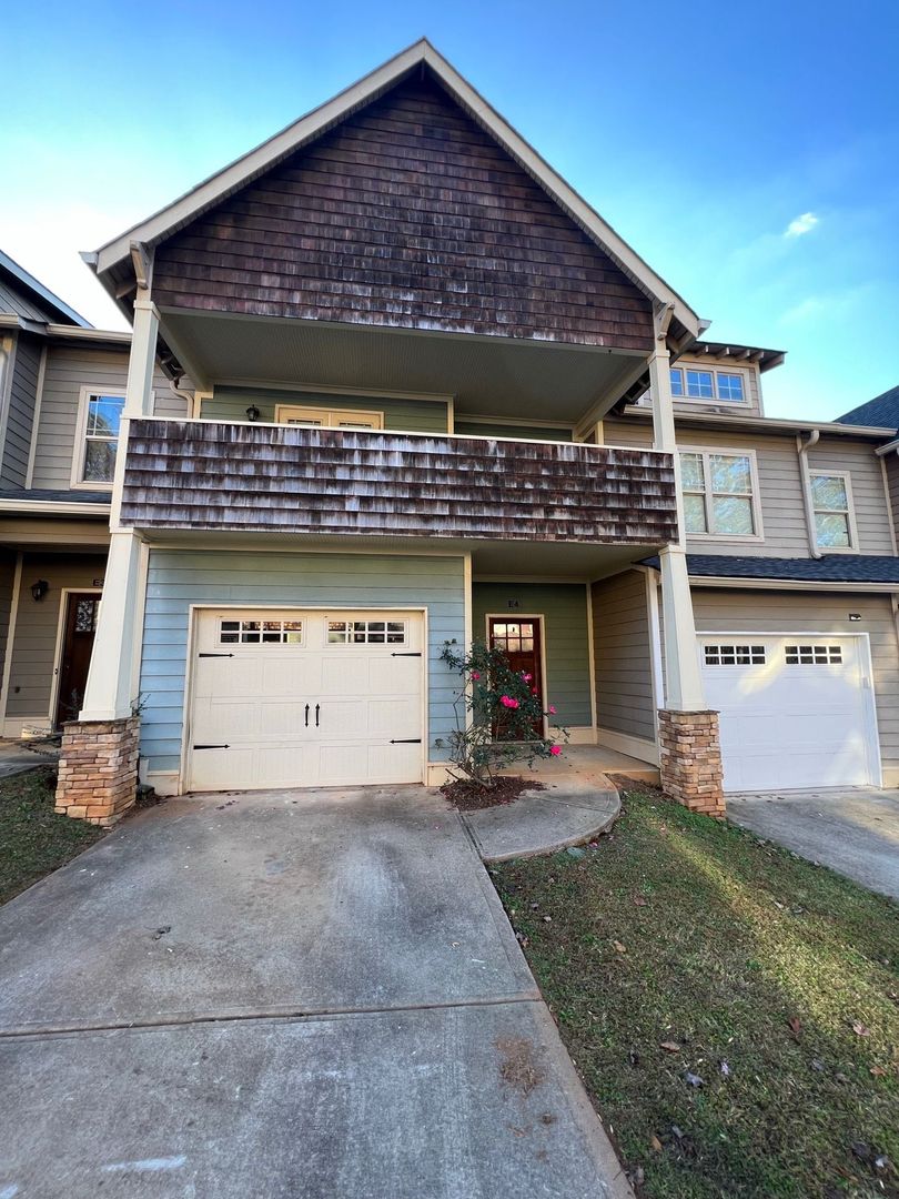 Carrollton House: 407  North Lake Dr.