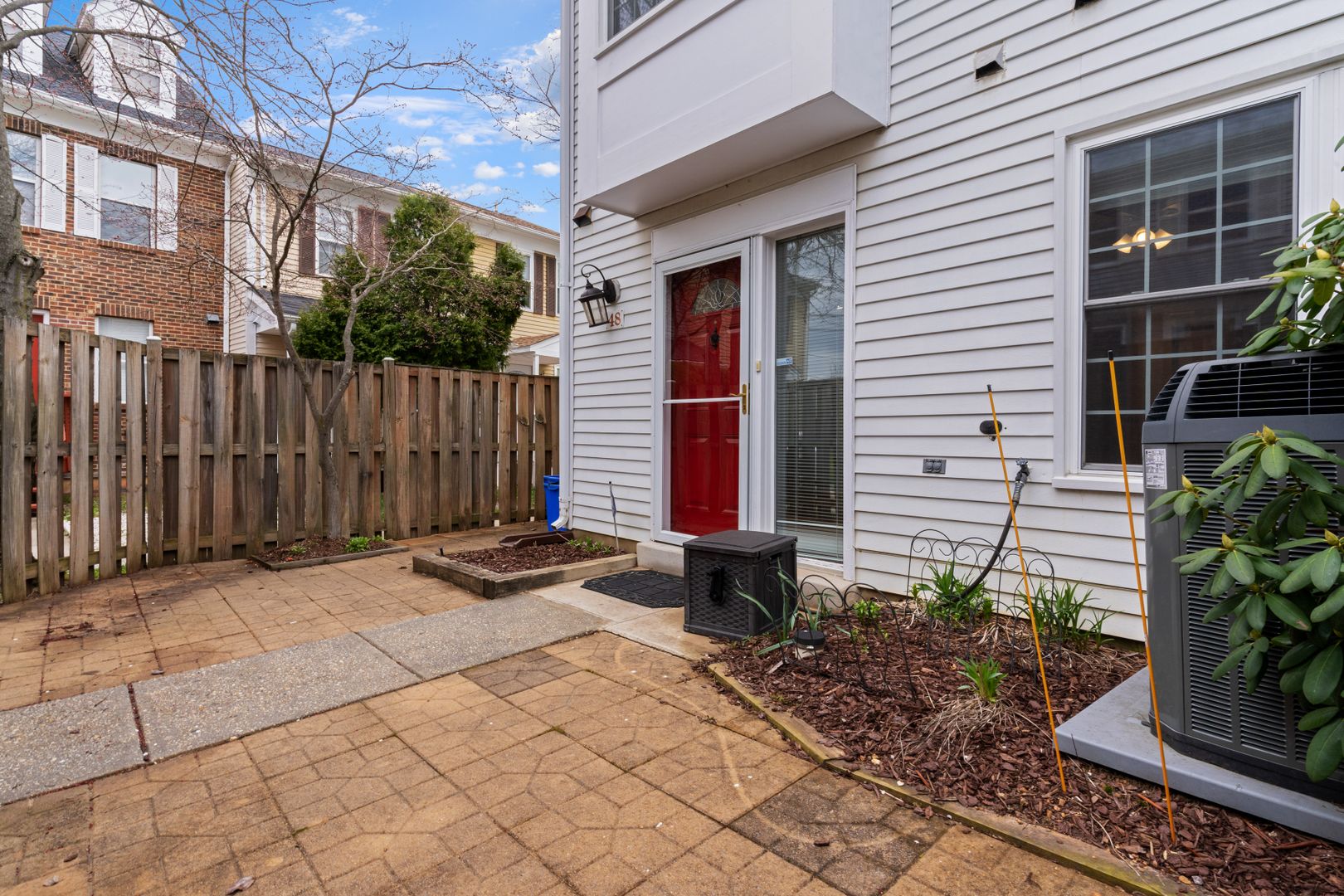 Silver Spring House: 48 Avonshire Ct