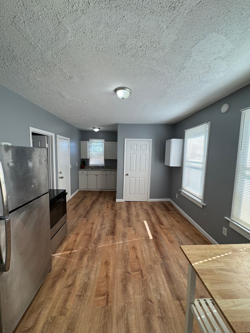 New Haven Apartment: 23 Pond Lily Avenue