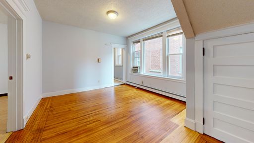 [ 2 males looking for 1 more flatmate ] Pre-renovation Special! Large full-floor apartment on Lake Place – photo 1