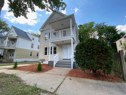 Beautifully renovated 1 bedroom on Goodyear Street – photo 1