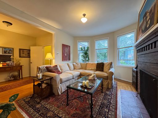 SPACIOUS & charming 2 bedroom with formal dining room, modern kitchen & classic architectural details! Westville Village! – photo 1