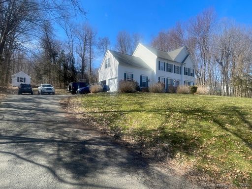 Spacious colonial on private lot with master bedroom suite – photo 1