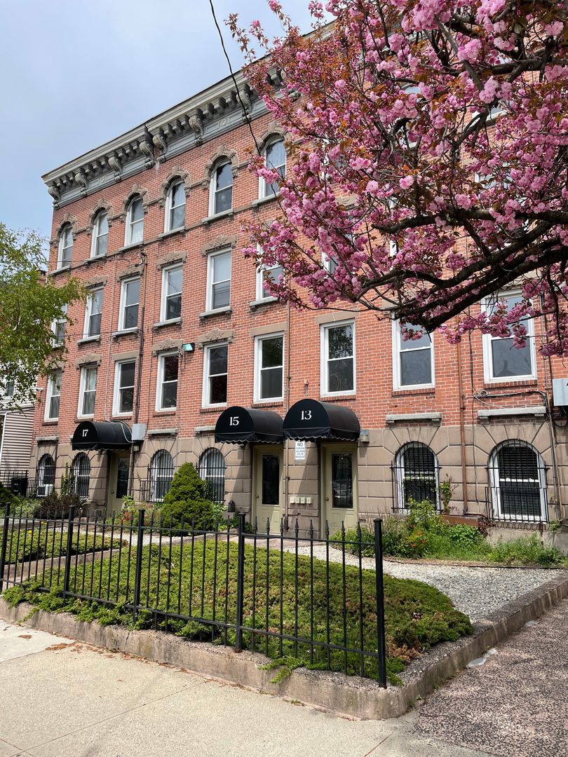 New Haven Apartment: 11-17 Clark Street