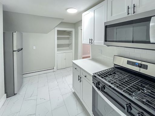 3-Bed/1-Bath Apartment on Historic State St. – photo 1