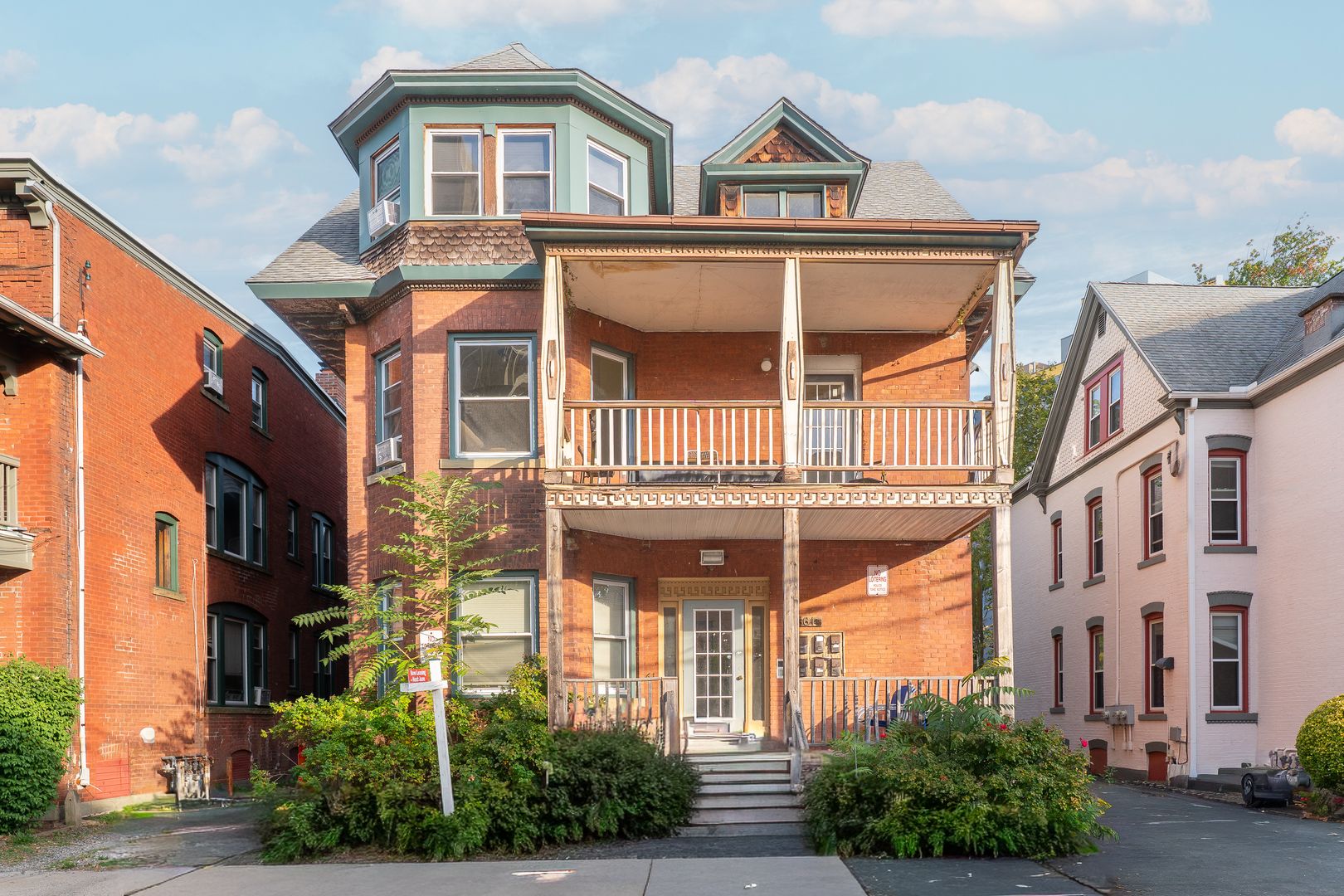 New Haven Apartment: 61 Lake Place