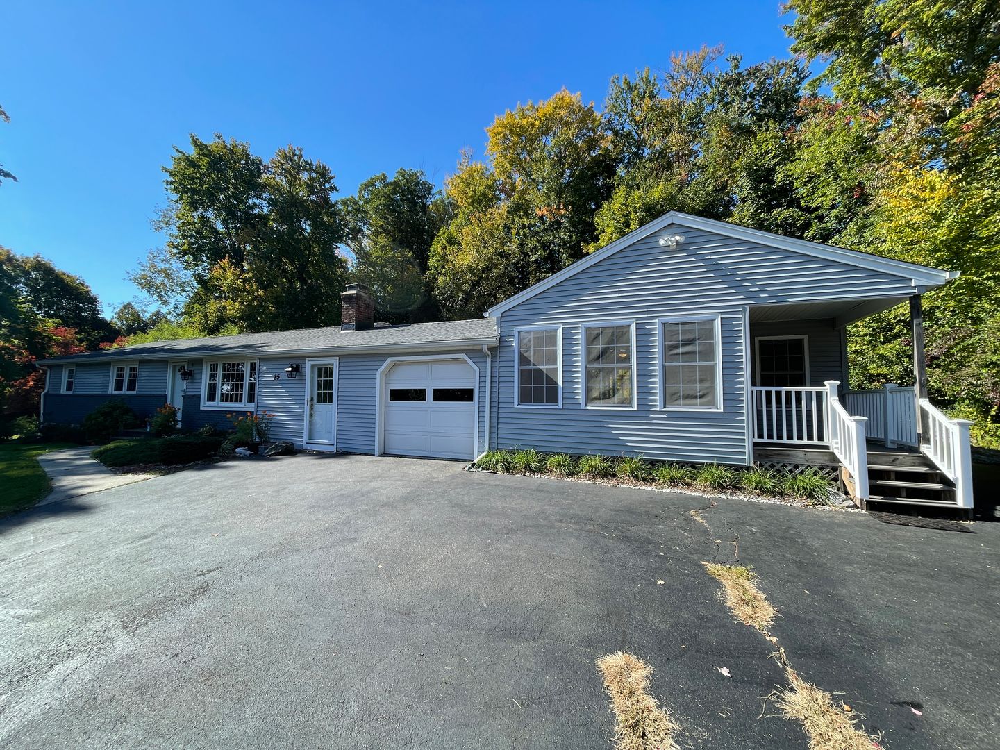 Cheshire House: 85 Brentwood Dr