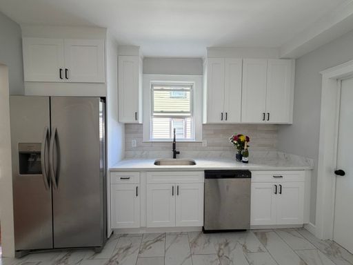Beautiful, Bright 3-Bedroom in East Rock! Pets Negotiable! – photo 1