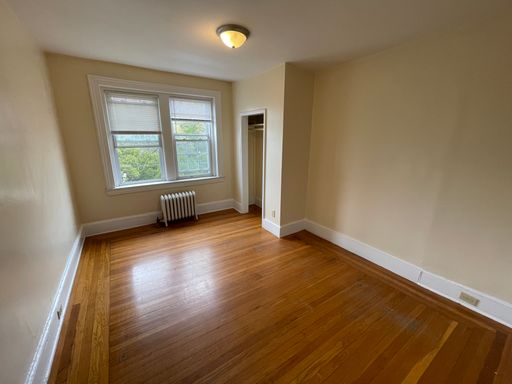 3 Bed/1 Bath w/ Heat & Hot Water Included, Located Right Next to Edgewood Park! – photo 1