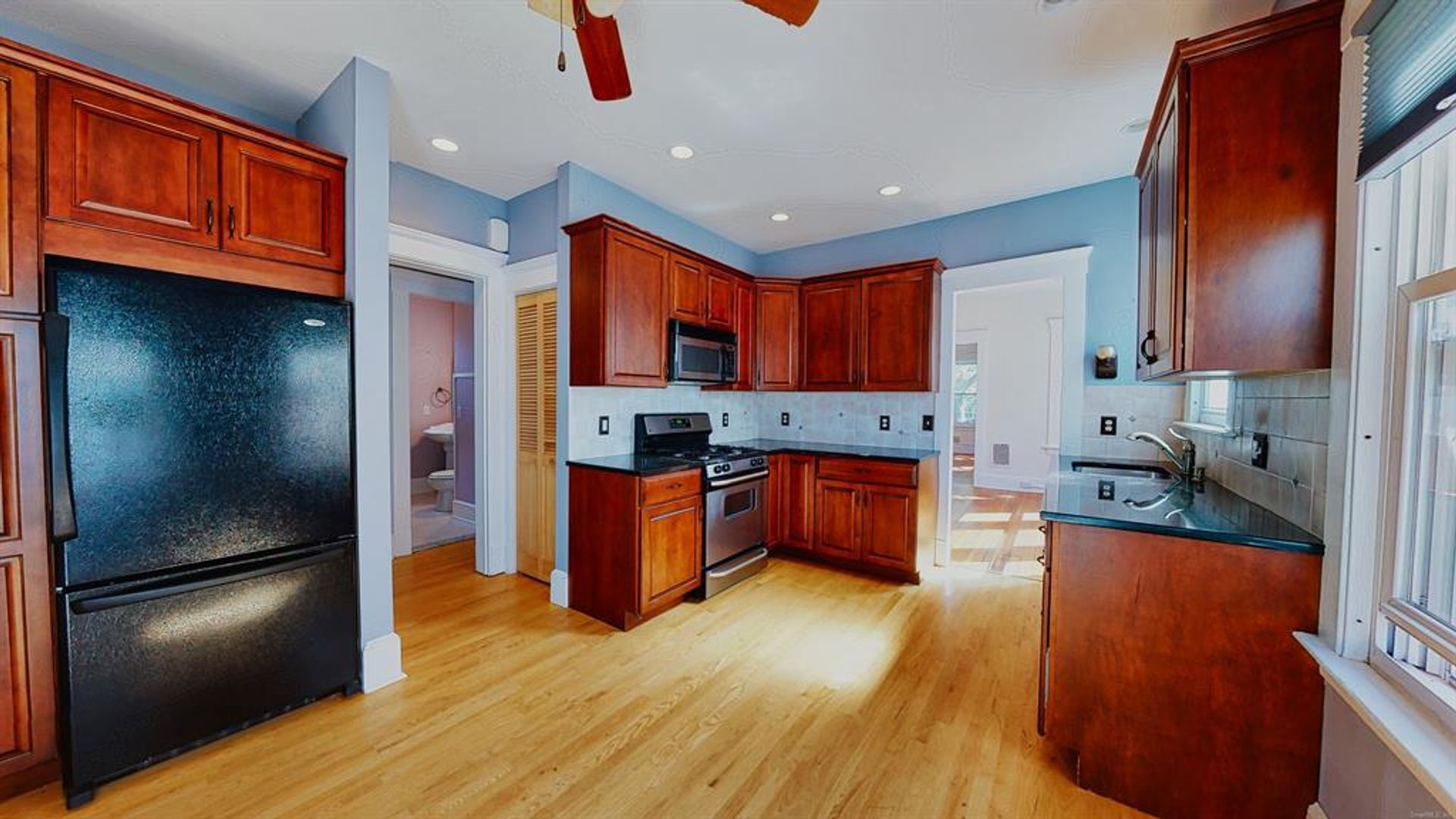 New Haven Apartment: 134 Mansfield St