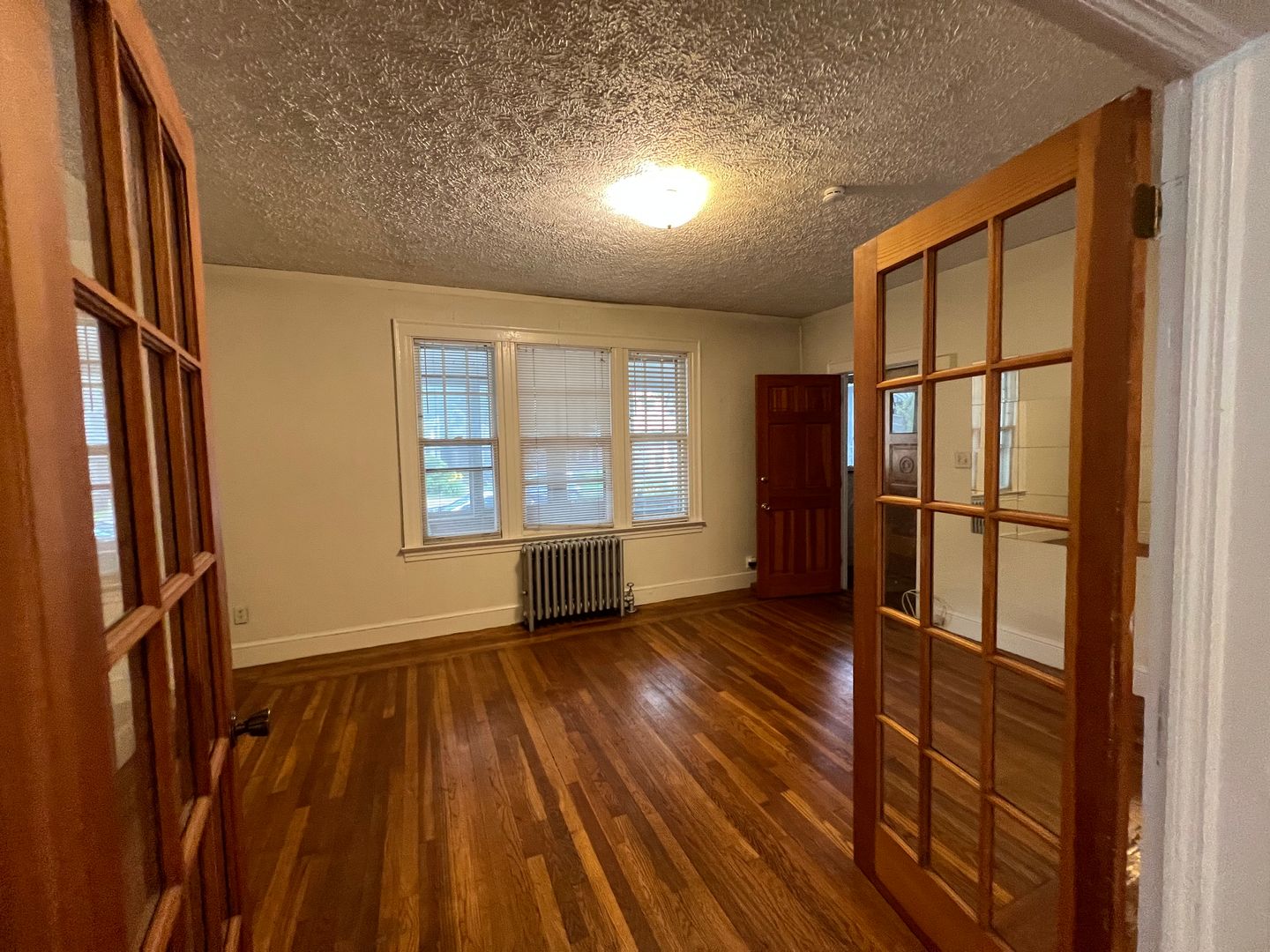 New Haven, Apartment: 27-29 Cottage Street