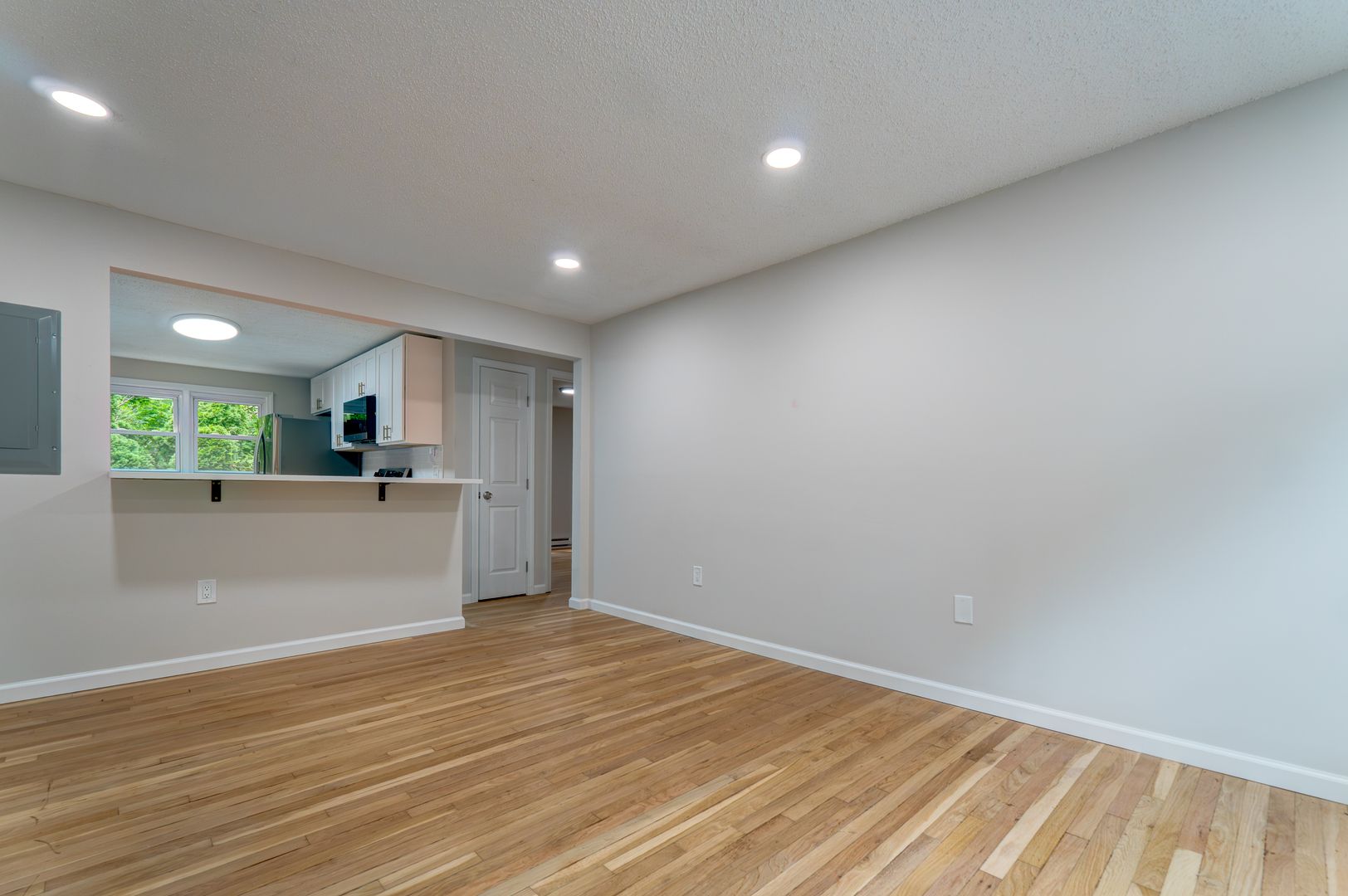Clinton Apartment: 40-44 W Main St