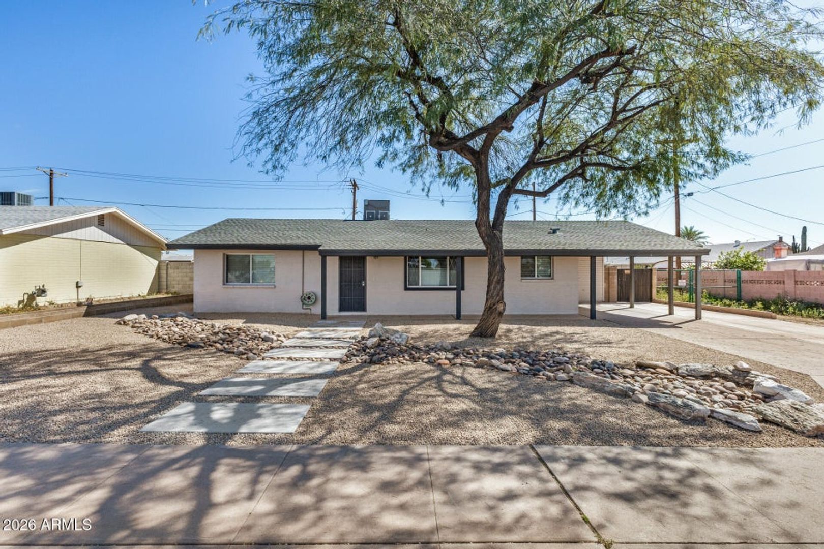 Mesa House: 605 N Saguaro Lane