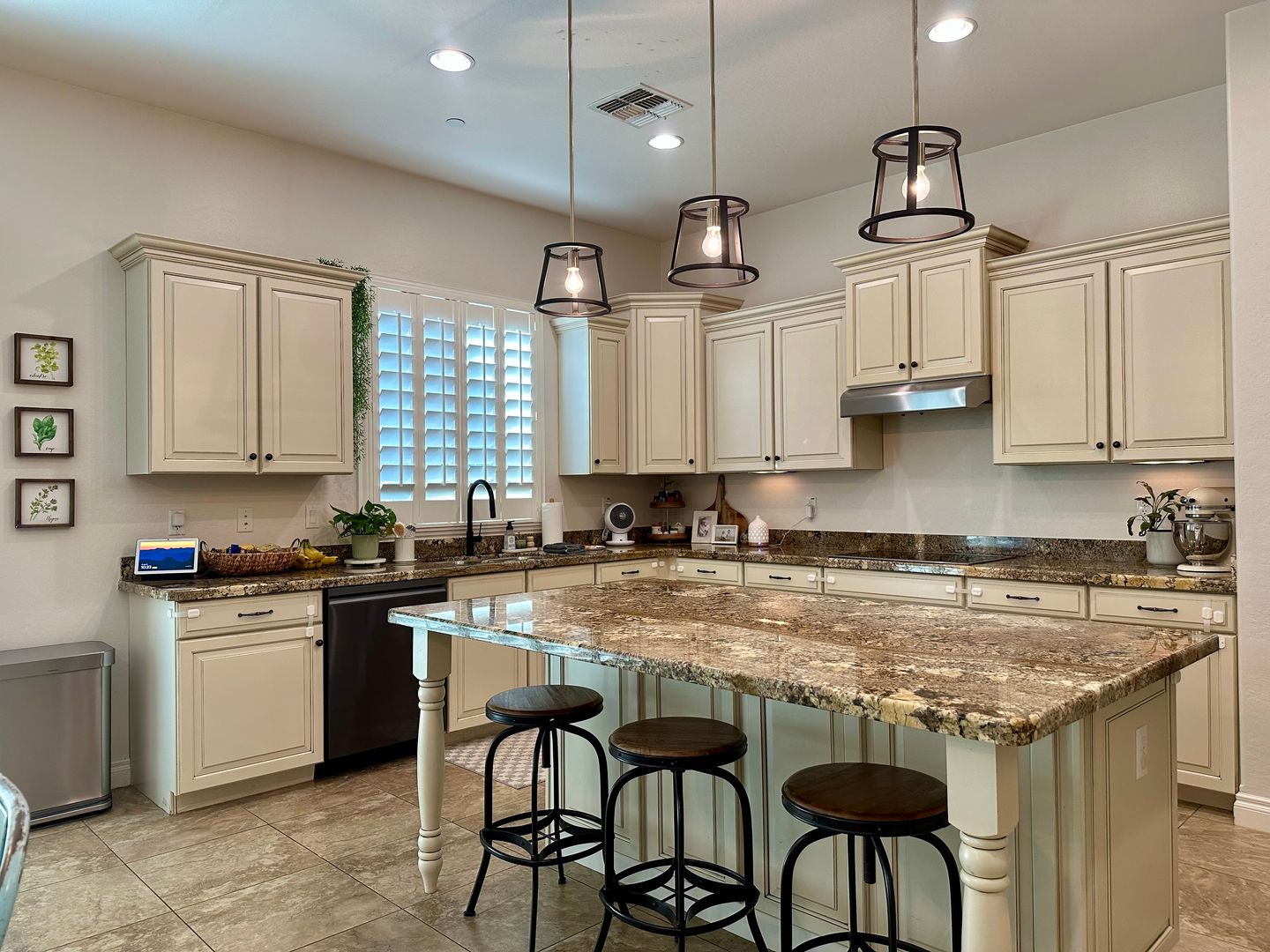 Gilbert House: 3101 E Maplewood Ct