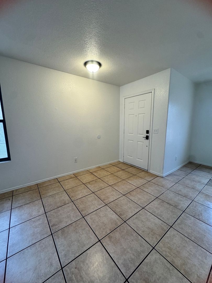 Casa Grande House: 629 W Jardin Dr