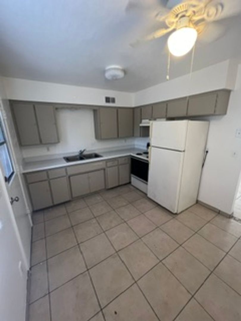 Chandler Apartment: 699 W Ray Road