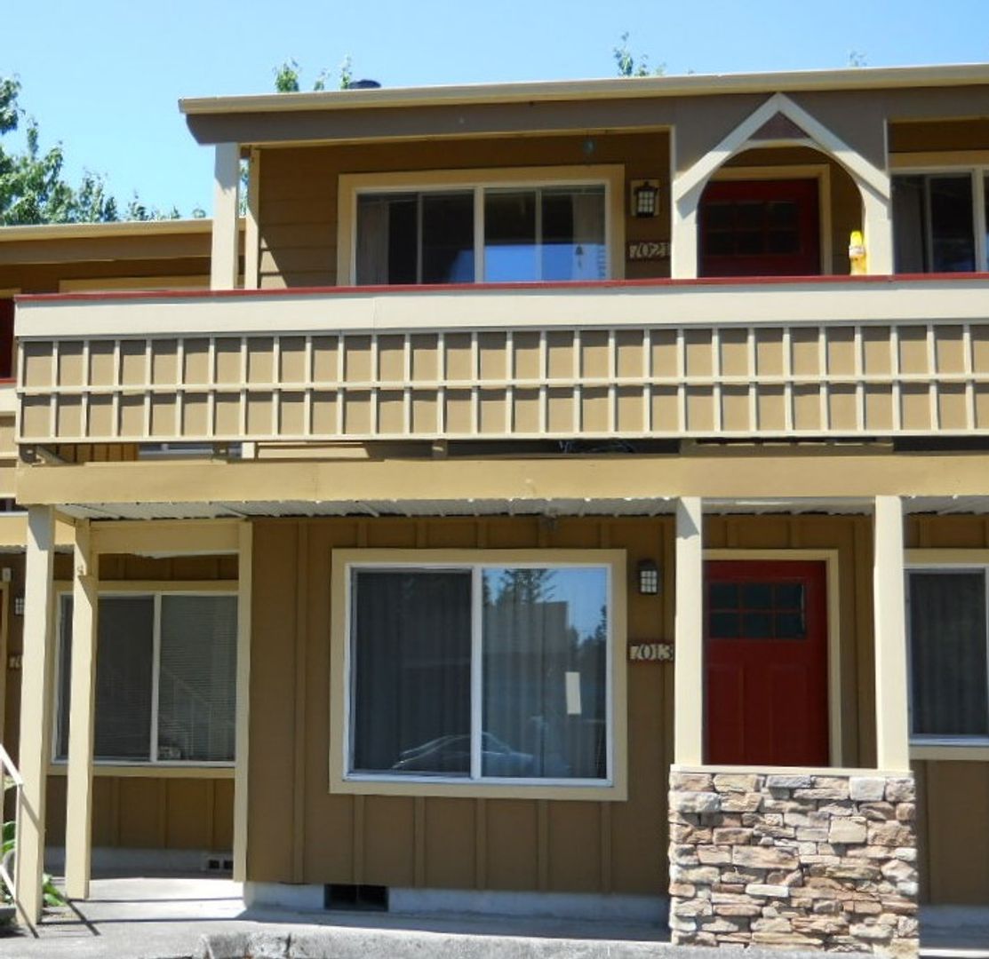 Portland Apartment: 7011-7029 N Oswego Ave