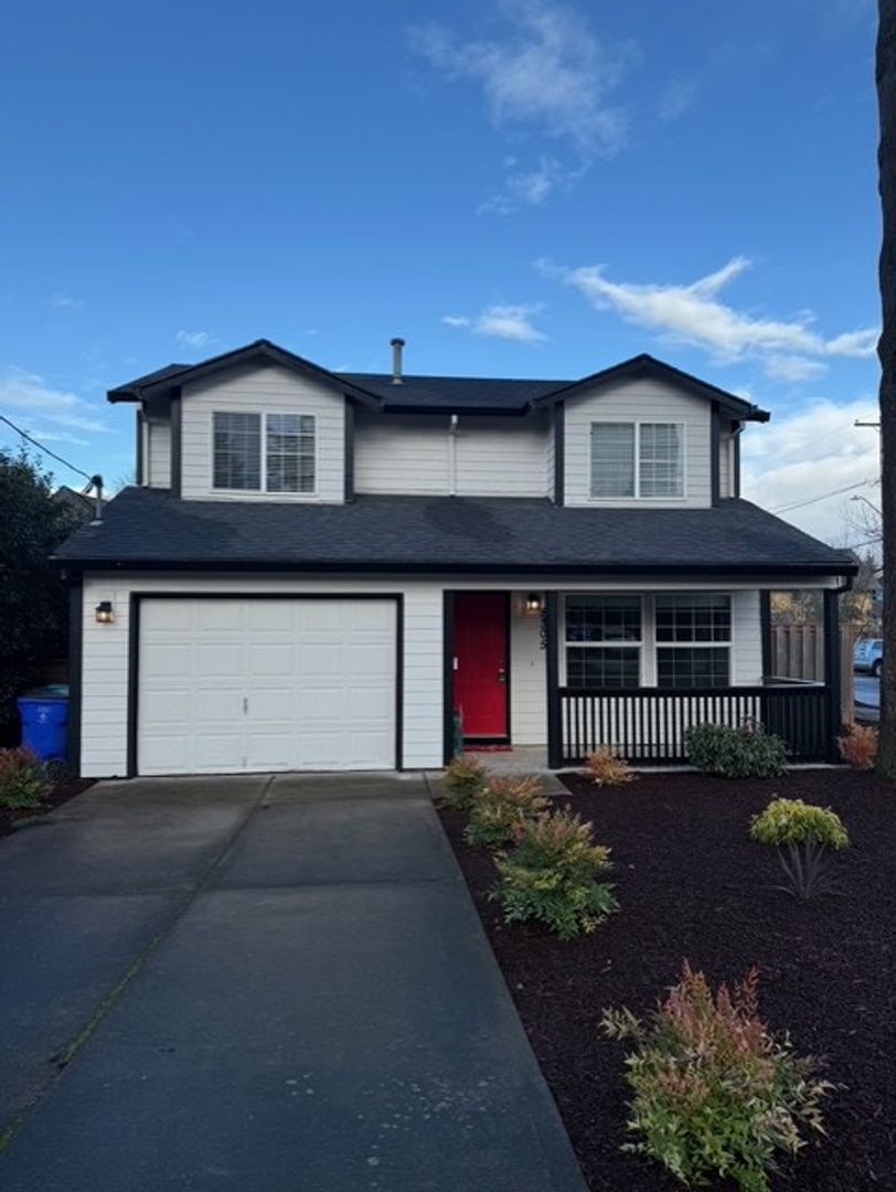 Portland Apartment: 8305 N Dickens St and 8567 N Charleston Ave