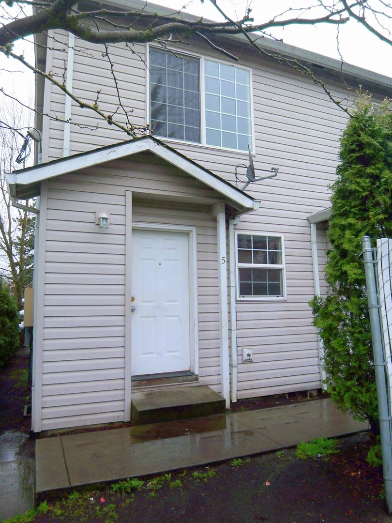 Portland Apartment: 7703 N Gloucester Ave