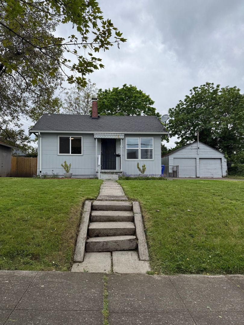Portland House: 7947 N Wabash Ave